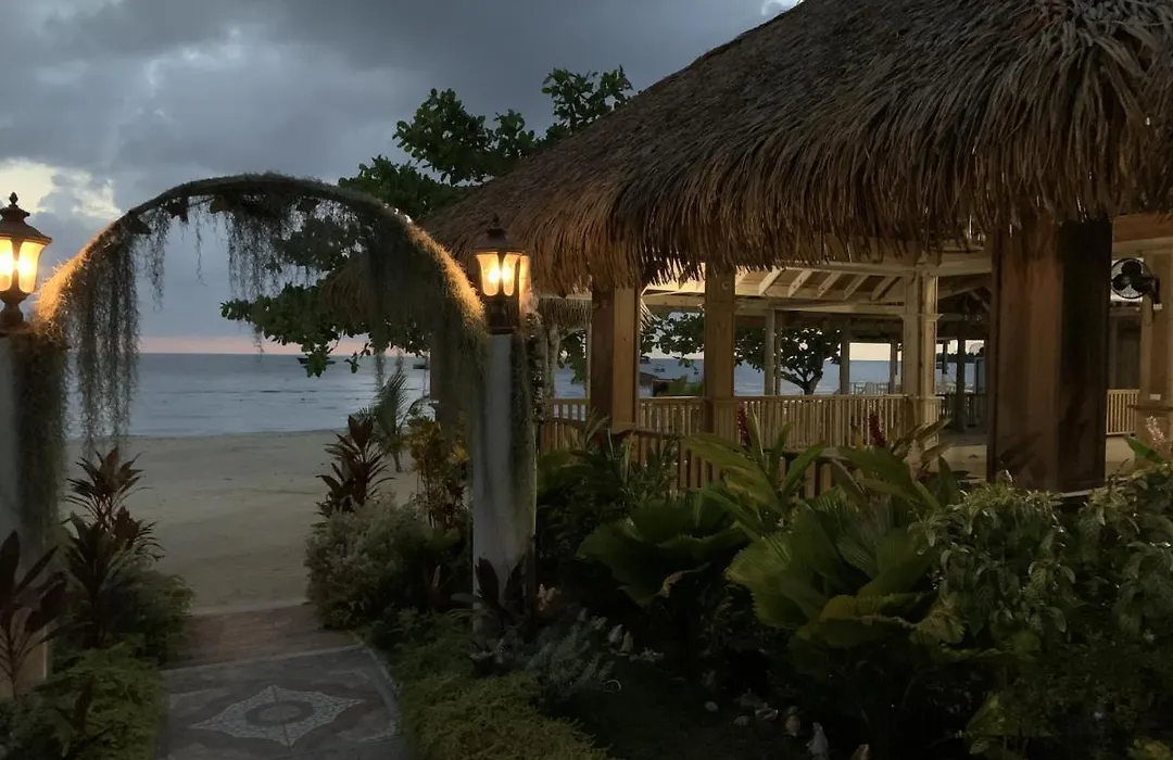 Comfy Stay In An Ocean Front Resort In Jamaica -Enjoy 7 Miles Of White Sand Beach!-1