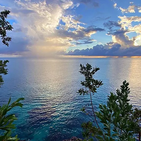 Oceanfront Condo W/ Free Parking + High Speed Wifi-3
