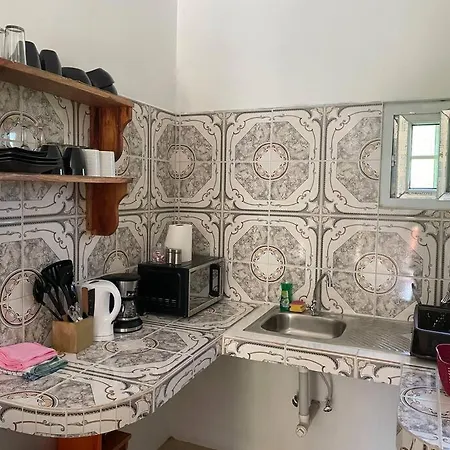 Graceway Studio Apt With A/C -3Mins Walk To Beach-3